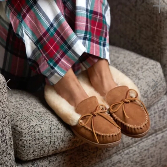 Minnetonka Alpine Sheepskin Slippers Size 9.5 NWOB - Picture 2 of 9